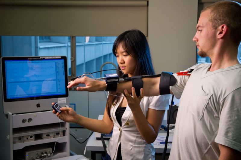 Melbourne Medical School alumni Dr Daniel Clayton-Chubb and Dr Yan-Ting Choong measure blood flow as part of the study.